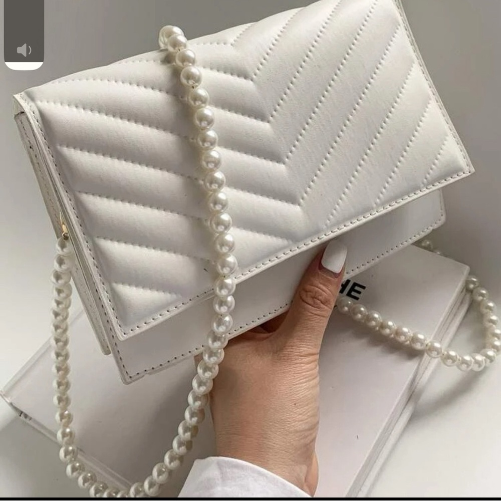 White purse with pearl strap